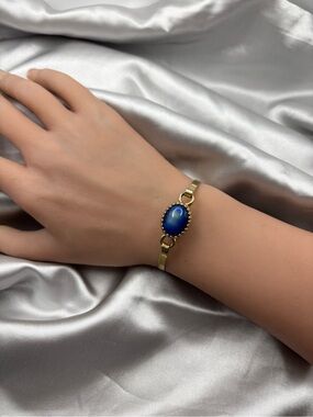 Vintage Avon Gold Tone Oval Faux Blue Lapis Cabochon Bracelet